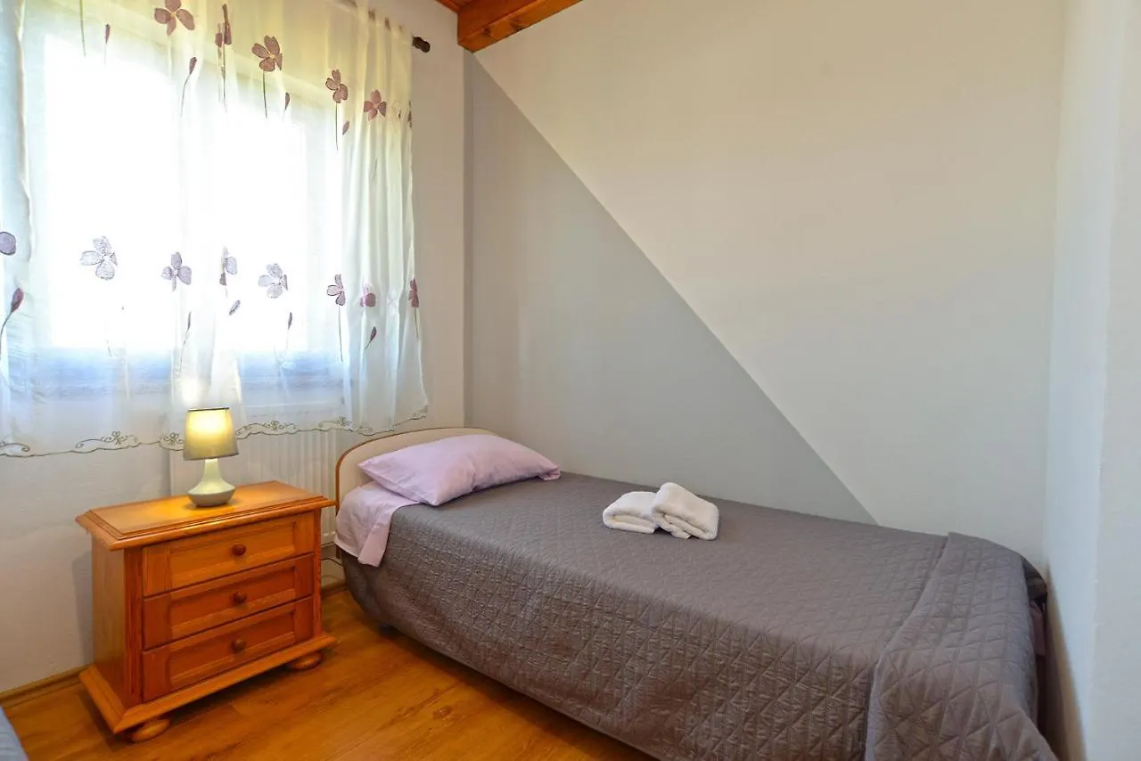 Apartments Zeljko 2082 Croatia