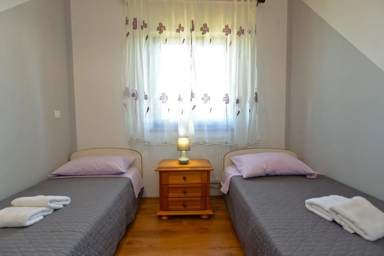 Apartments Zeljko 2082
